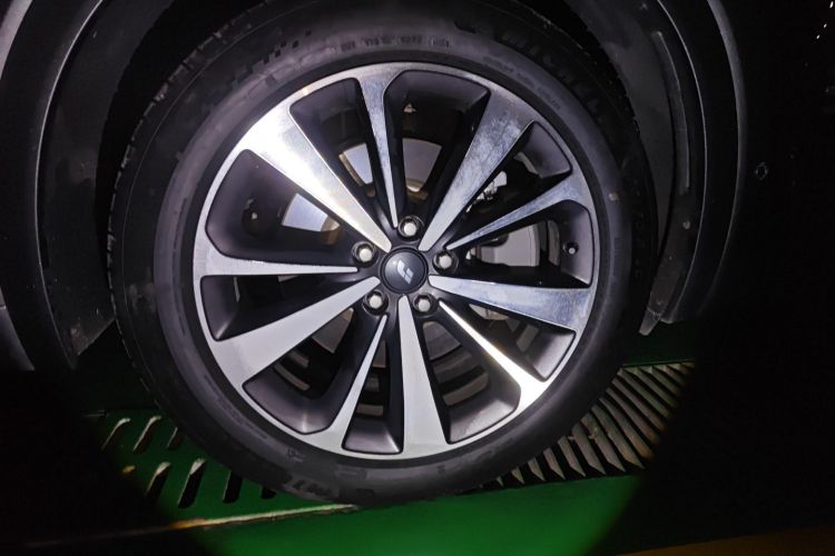 理想汽车 理想ONE 2021款 增程6座版车身外观10