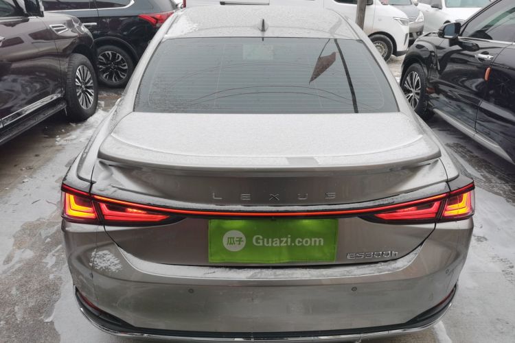 雷克萨斯ES 2025款 300h 臻享版车身外观6