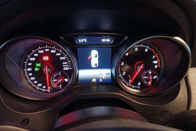 奔驰CLA 2019款 CLA 200 时尚型中控内饰14