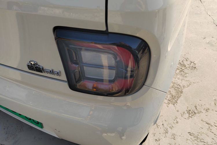 吉利银河 熊猫 2025款 210km 元气熊车身外观9