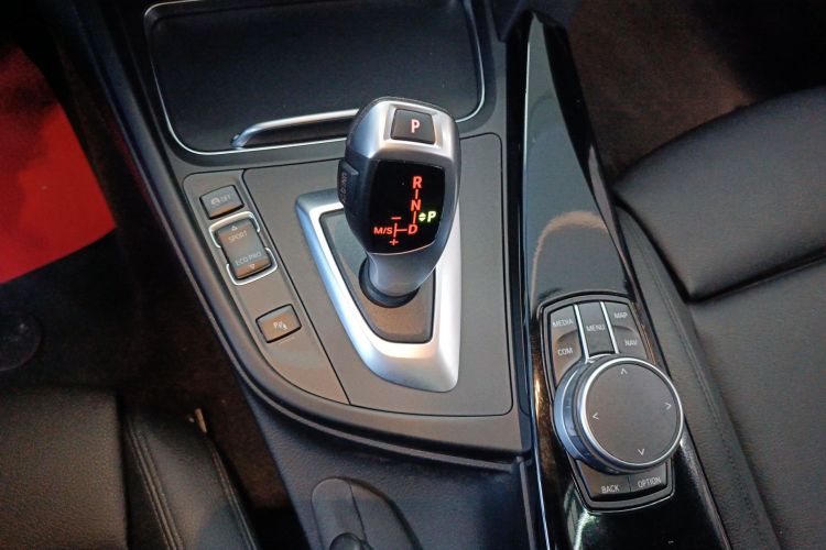 宝马3系GT 2019款 320i M运动套装中控内饰18