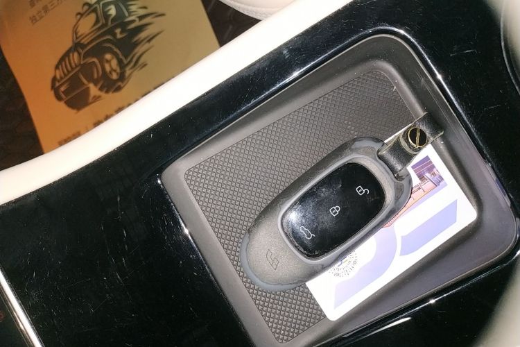 理想汽车 理想ONE 2020款 增程6座版中控内饰7001