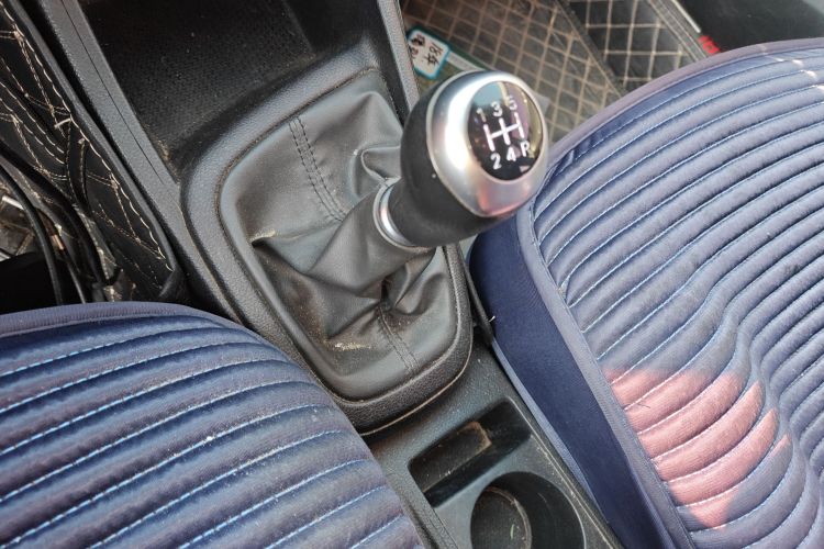 现代 瑞纳 2017款 1.4L 手动焕彩版 国V中控内饰18