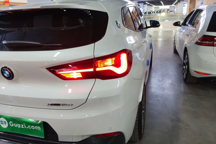 宝马X2 2023款 xDrive 25i 曜熠版车身外观9