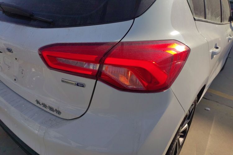 福特 福克斯 2021款 两厢 EcoBoost 180 自动ST Line车身外观9