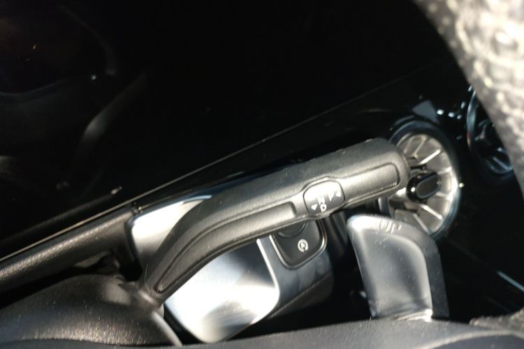 奔驰GLB AMG 2022款 AMG GLB 35 4MATIC中控内饰18