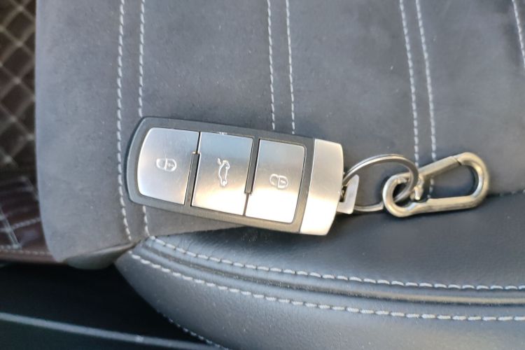 一汽-大众CC 2013款 1.8TSI 豪华型中控内饰7001