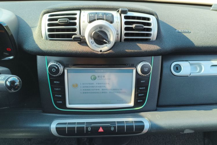 smart fortwo 2012款 1.0 MHD 硬顶舒适版中控内饰16