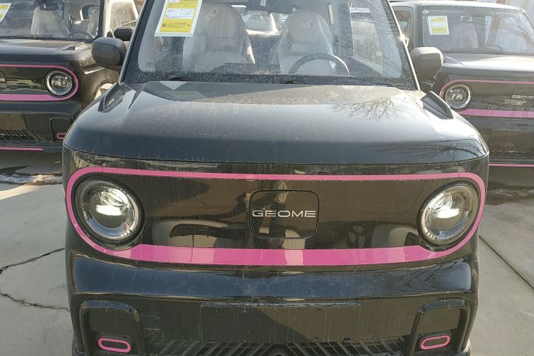 吉利银河 2025款 210km 熊猫卡丁车身外观2