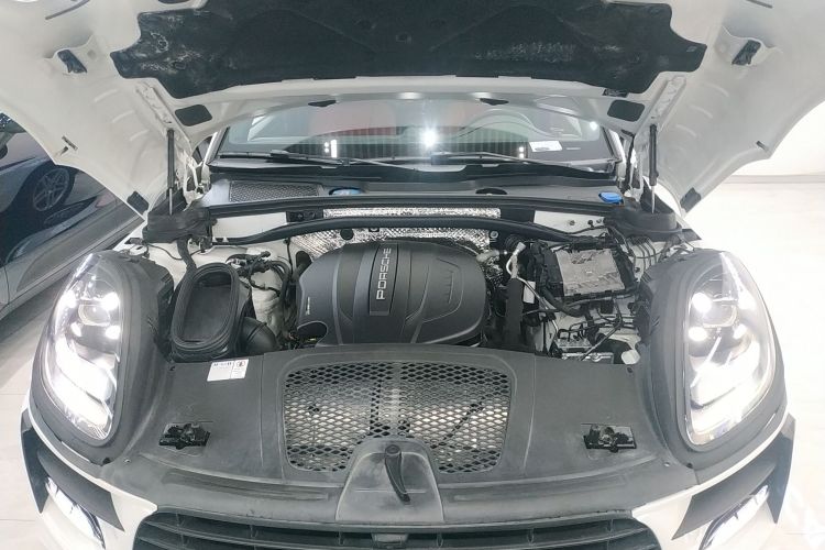 保时捷 2021款 Macan 2.0T机舱底盘24