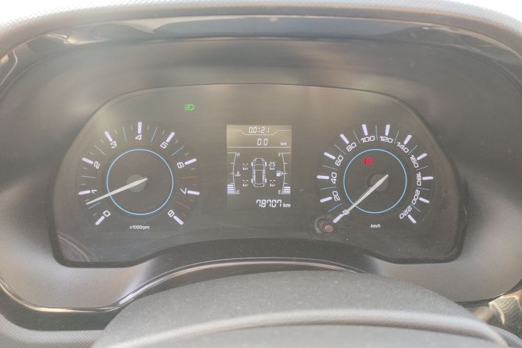 奇瑞 瑞虎3 2016款 1.6L 手动智尚版中控内饰14