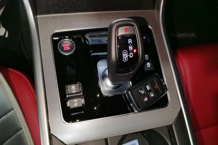 捷豹XEL 2024款 2.0T 250PS R-DYNAMIC S进取运动版中控内饰18