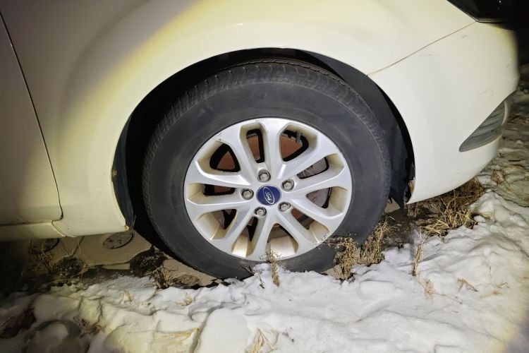 福特 福克斯 2013款 两厢经典 1.8L 手动基本型车身外观10