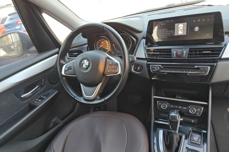 宝马2系旅行车 2016款 218i 领先型中控内饰13