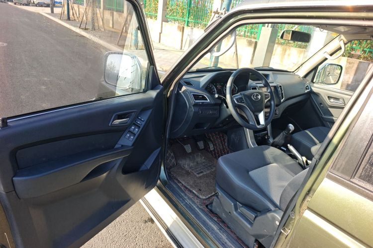 猎豹汽车 猎豹Q6 2015款 2.4L 手动两驱精英型中控内饰20