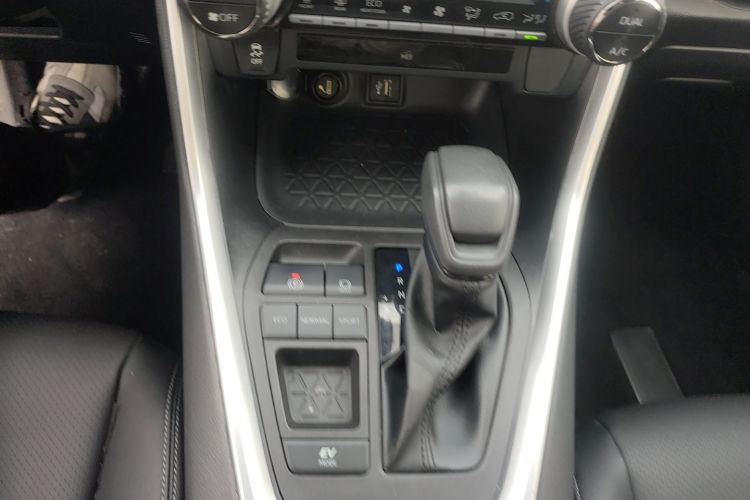 丰田 RAV4荣放 2023款 双擎 2.5L E-CVT两驱精英版中控内饰18