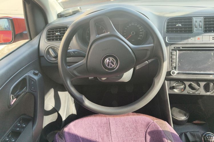 大众 Polo 2014款 1.4L 手动风尚版中控内饰13