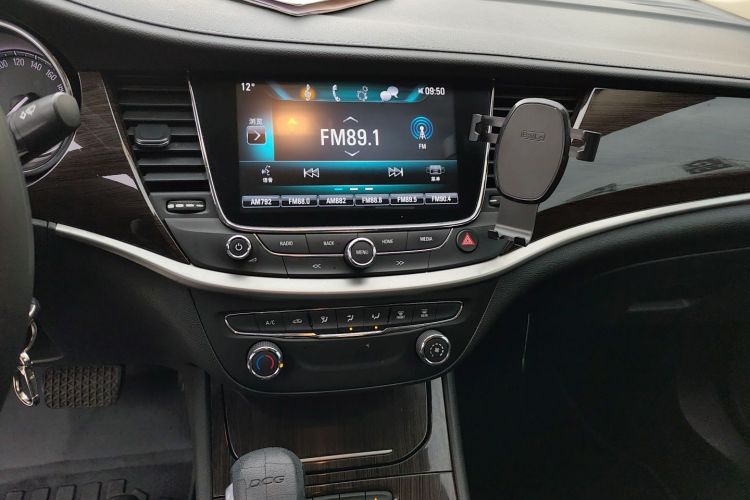 别克 威朗 2019款 三厢 20T 双离合领先型中控内饰16