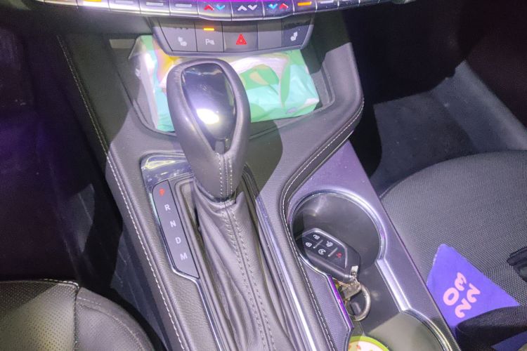 凯迪拉克CT4 2022款 28T 豪华型中控内饰18