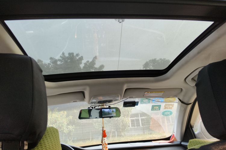 众泰SR7 2016款 1.5T CVT魔方之心版 国IV局部细节22