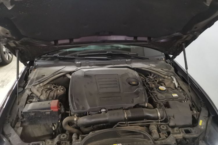 捷豹XEL 2020款 2.0T 250PS SE科技优雅版机舱底盘24