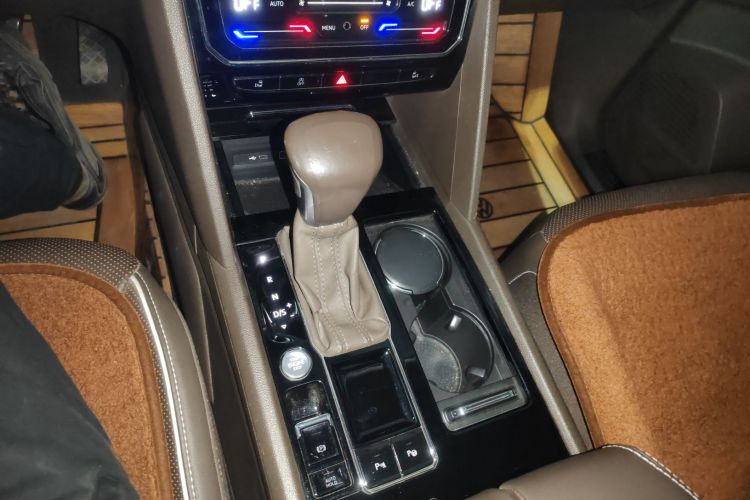 大众 威然 2020款 380TSI 尊贵版中控内饰18