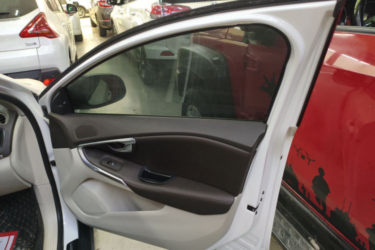 沃尔沃V40 2015款 Cross Country T5 AWD 智雅版中控内饰42