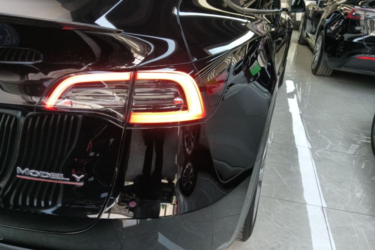 特斯拉 Model Y 2022款 后轮驱动版车身外观6006