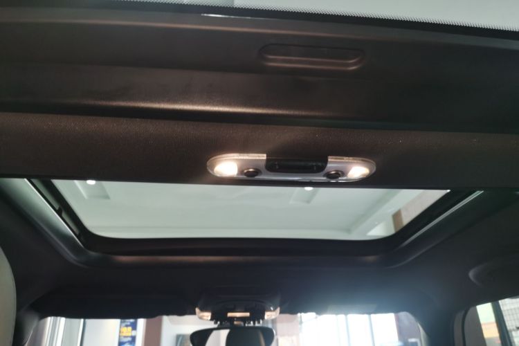 MINI 2023款 1.5T COOPER 国王十字特别版 五门版中控内饰22