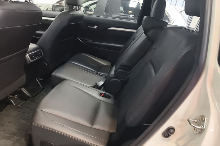 丰田 汉兰达 2015款 2.0T 四驱豪华版 7座中控内饰7004