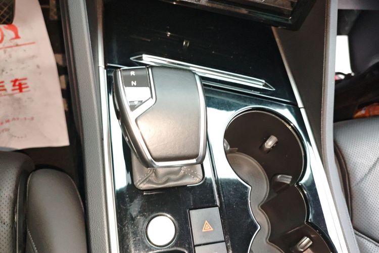 大众 途锐 2021款 3.0TSI 锐享版 曜黑运动套装中控内饰18