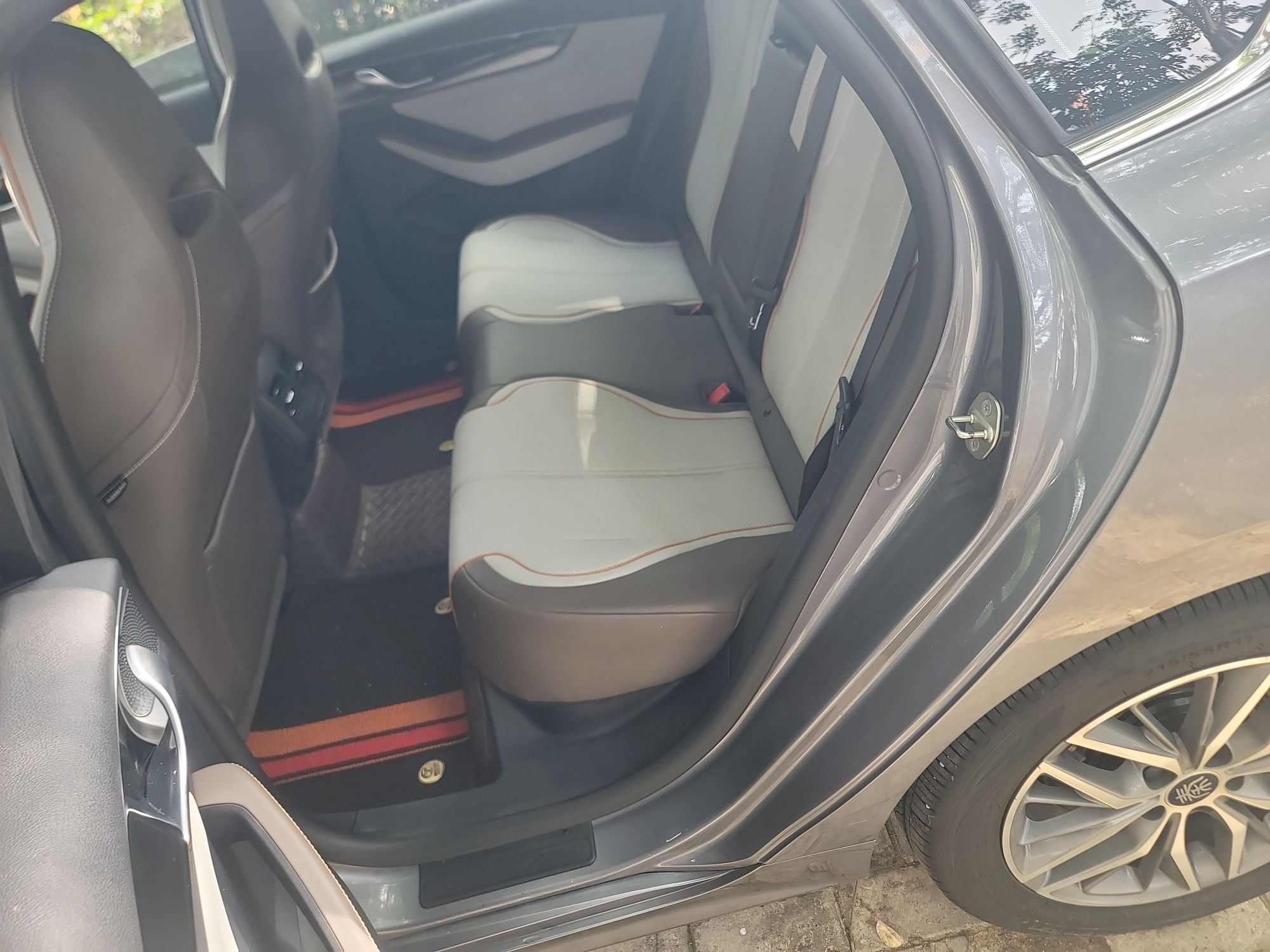 比亚迪 秦PLUS 2024款 荣耀版 EV 420KM领先型