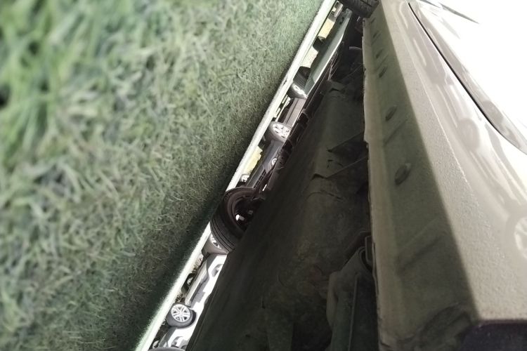 吉利汽车 2023款 熊猫mini 200km 耐力熊机舱底盘30