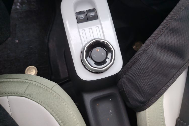 吉利银河 2025款 210km 熊猫骑士中控内饰18