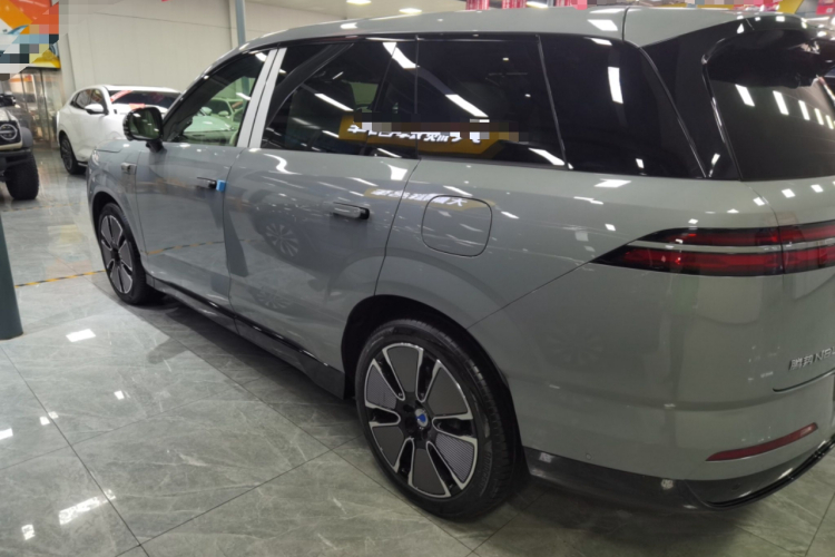 腾势N8L 2025款 旗舰型车身外观4