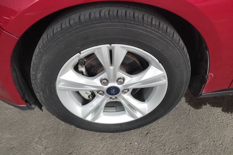 福特 福克斯 2018款 两厢经典 1.6L 自动舒适型智行版车身外观6007