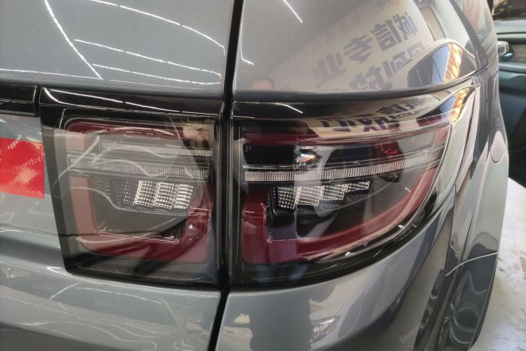 路虎 发现运动版 2023款 249PS R-Dynamic SE 性能科技版车身外观9