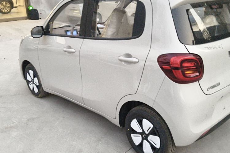 五菱汽车 宏光MINIEV 2025款 四门版 进阶款车身外观4