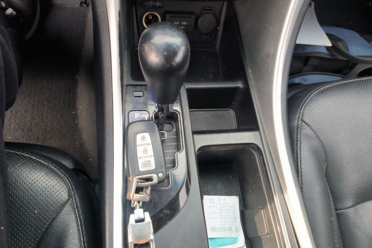 现代 索纳塔 2015款 经典 2.0L 自动豪华版中控内饰18