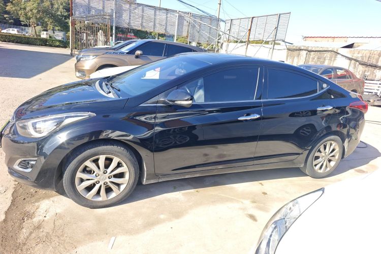 现代 朗动 2016款 1.6L 自动尊贵型车身外观4