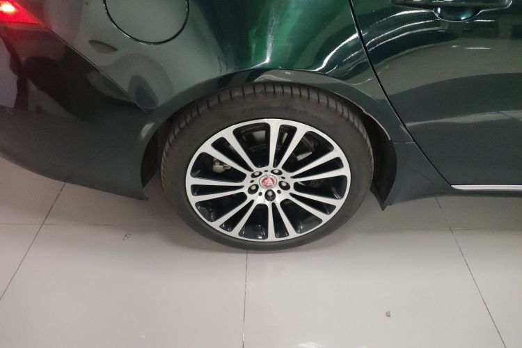 捷豹XFL 2022款 XFL 2.0T P250 两驱尊享豪华版车身外观6008