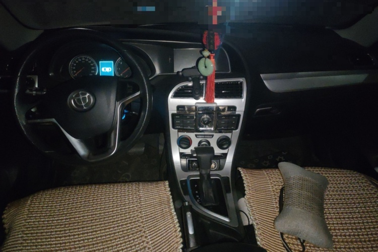 中华H530 2017款 1.6L 自动舒适型中控内饰7002