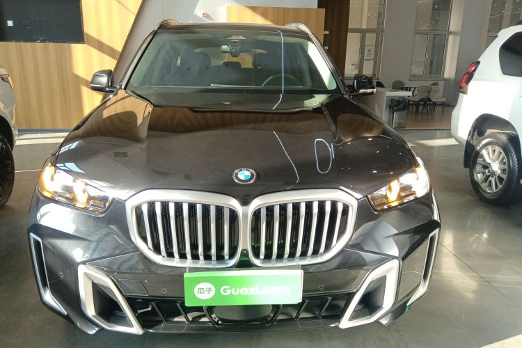 宝马X5 2023款 xDrive 30Li 尊享型M运动套装车身外观2