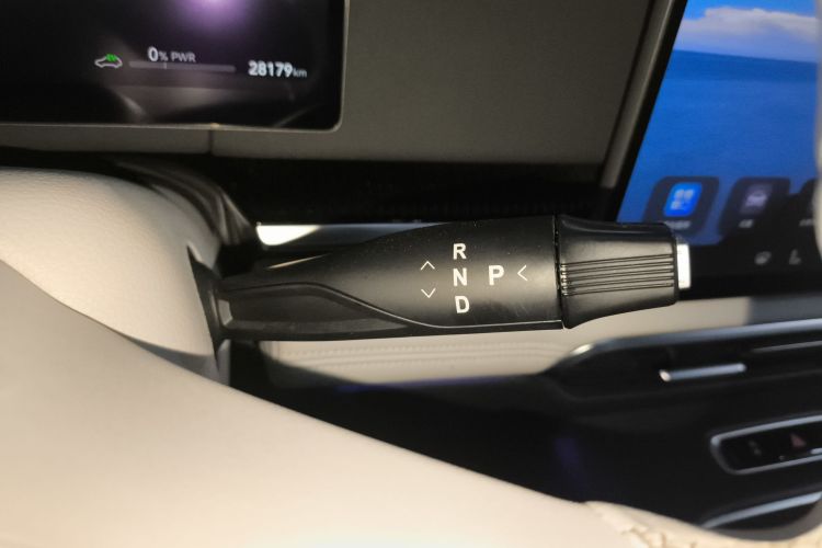 岚图汽车 岚图梦想家 2025款 PHEV 四驱旗舰乾崑版局部细节18