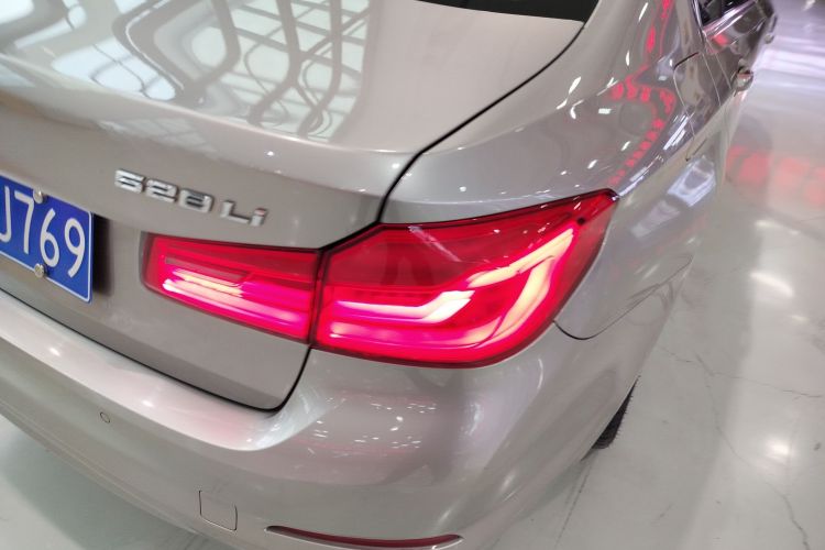 宝马5系 2018款 528Li 上市特别版车身外观6006