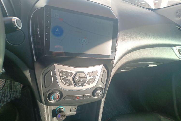 奇瑞 艾瑞泽5 2016款 1.5L CVT领潮版中控内饰16