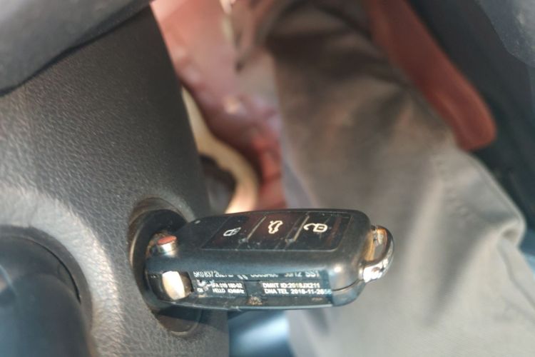 大众 桑塔纳 2015款 1.6L 手动舒适版中控内饰11