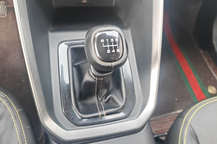 宝骏RS-3 2020款 1.5L 手动智能精英型局部细节18