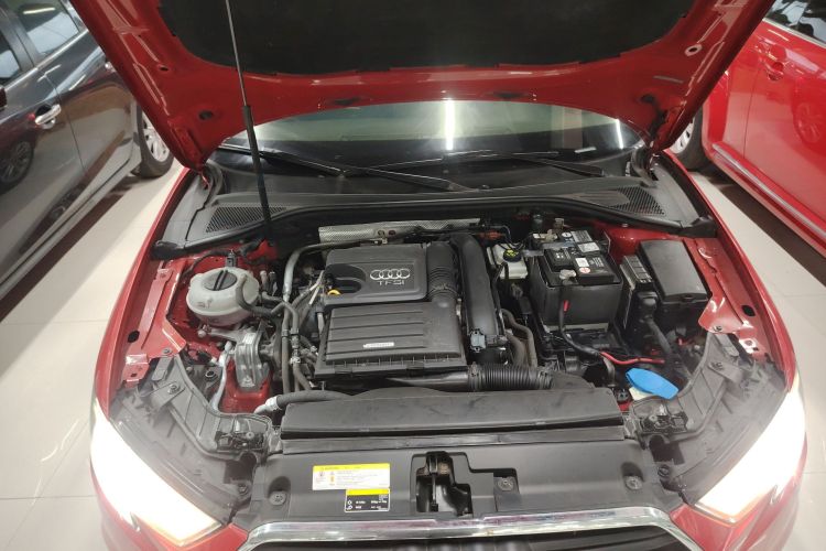 奥迪A3 2017款 Sportback 35 TFSI 进取型机舱底盘24