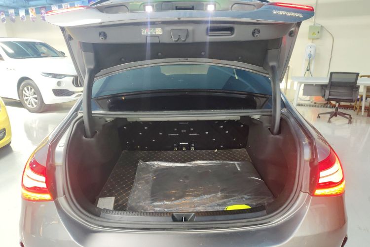 奔驰A级AMG 2024款 AMG A 35 L 4MATIC机舱底盘23